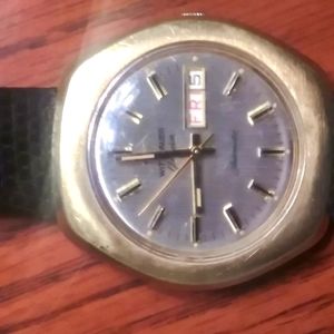 Vintage Wittnauer mens automatic watch.